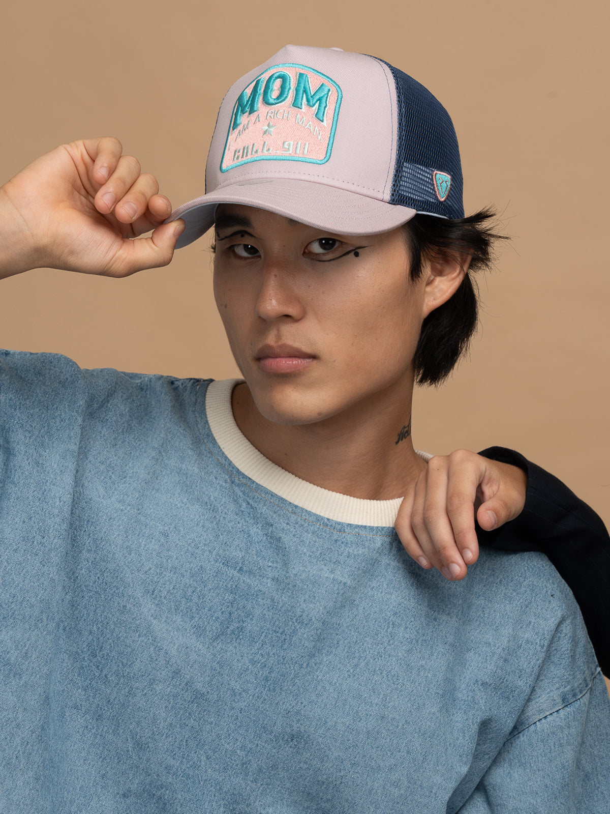 Trucker Hat - Motto Collection - Mom - Powder