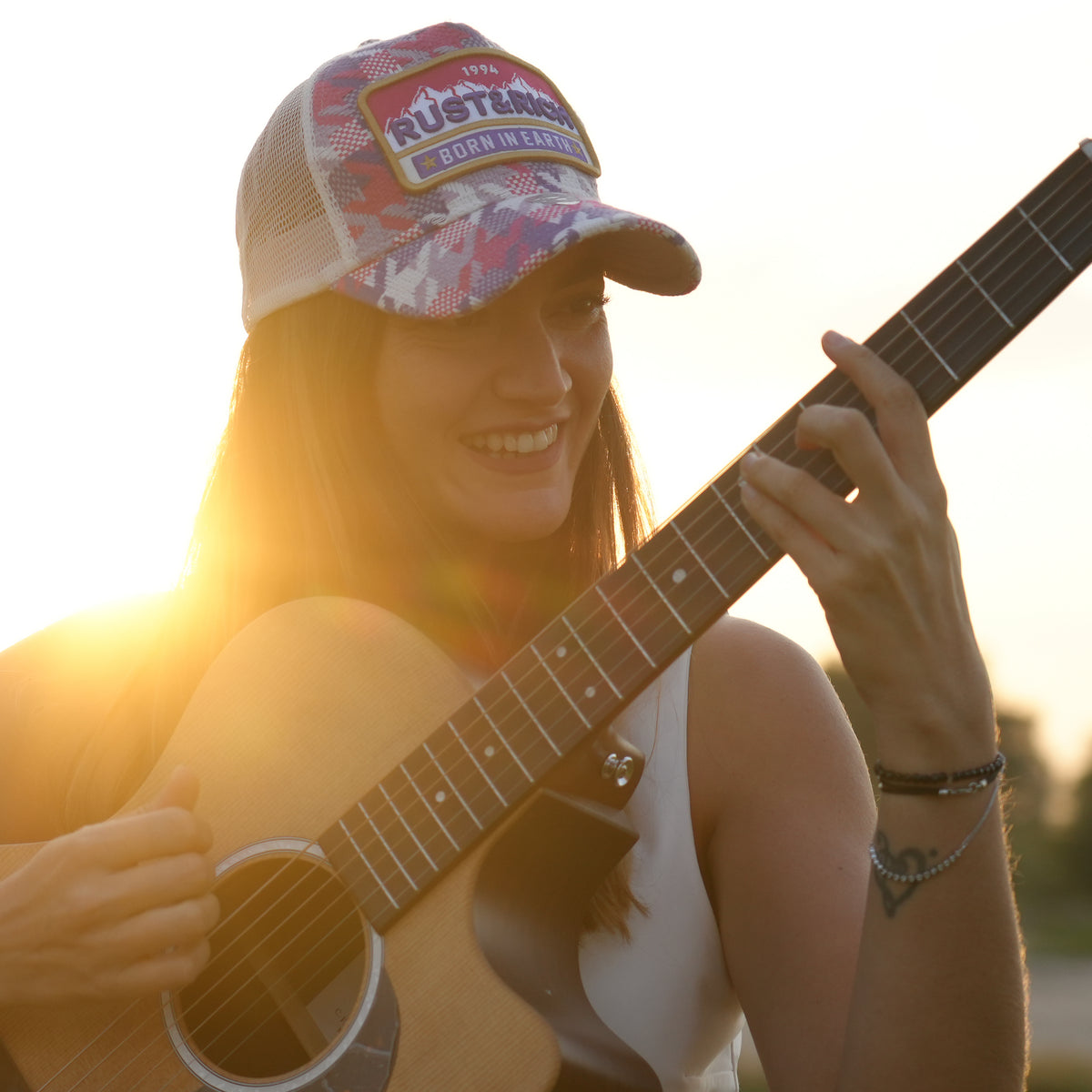 Trucker Hat - Born In Earth - Pink